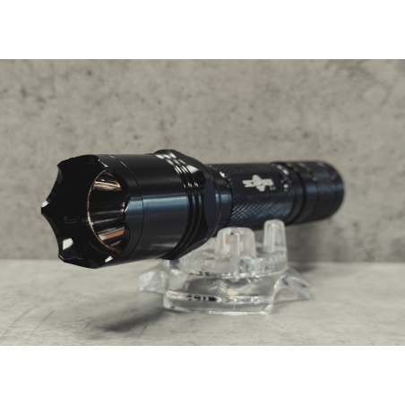 Solarforce L2 LED žibintuvėlis